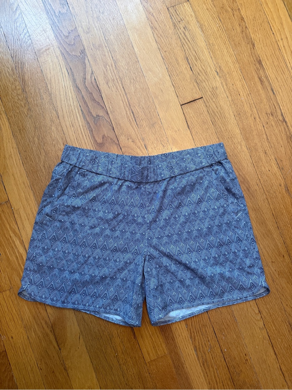 Eddie Bauer Women's Black & White Patterned Shorts size small